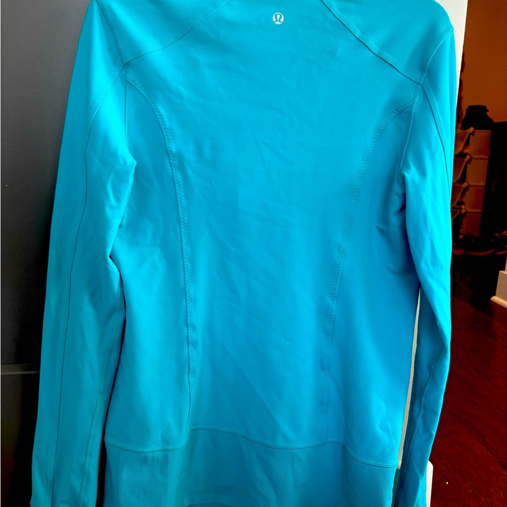 Lululemon women’s size M jacket blue